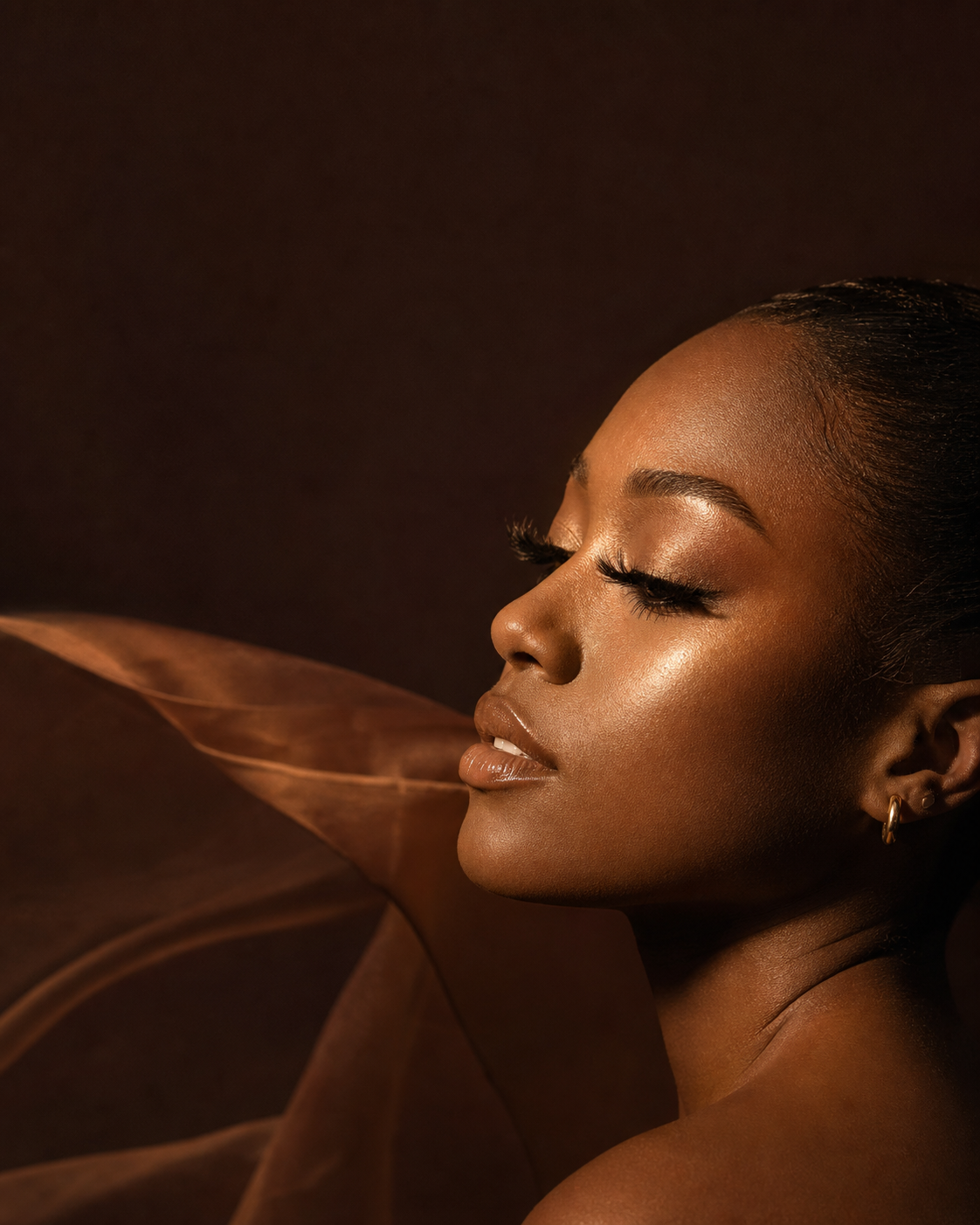 Model showing glamorous wispy lashes